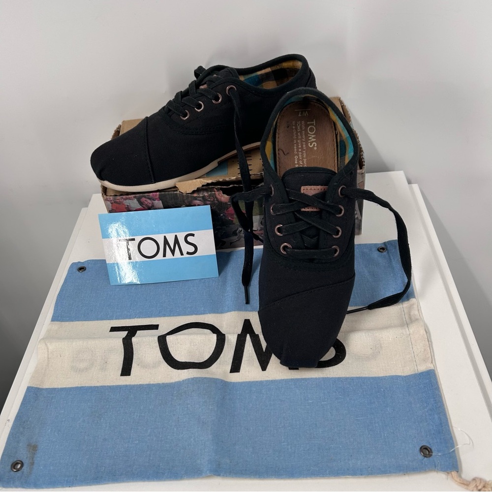 Toms Black Canvas Women's Lace-Up Slip-On Sneaker Look